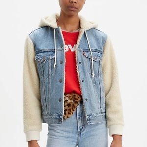 Levi’s Sherpa hooded trucker jacket size small